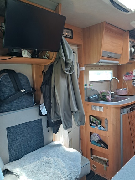 Adria Coral S 660 SL 8 of 16