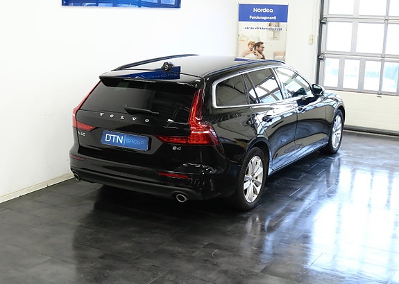Volvo V60 2 of 17