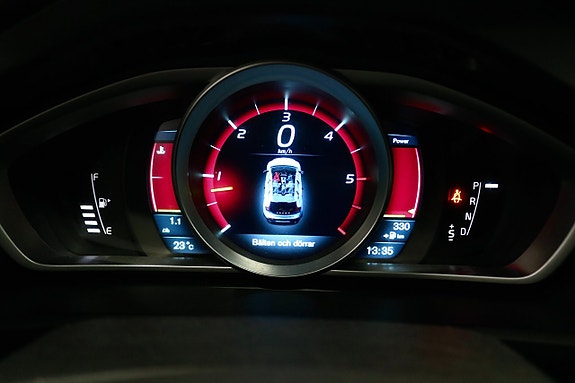 Volvo V40 Cross Country 12 of 21