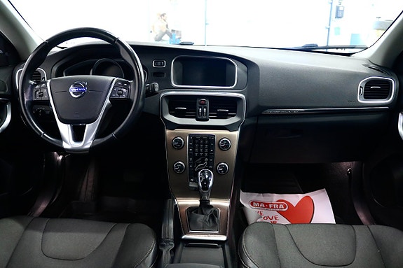 Volvo V40 Cross Country 9 of 21