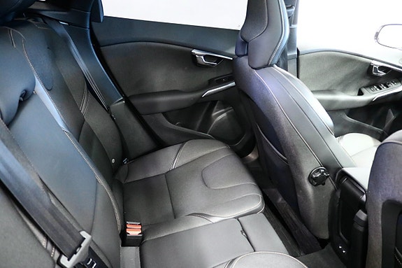 Volvo V40 Cross Country 8 of 21