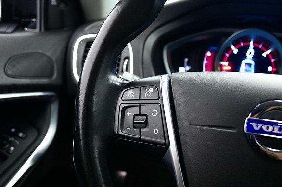 Volvo V40 Cross Country 13 of 21