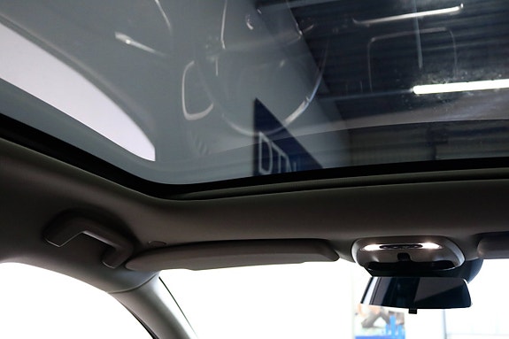 Volvo V40 Cross Country 10 of 21