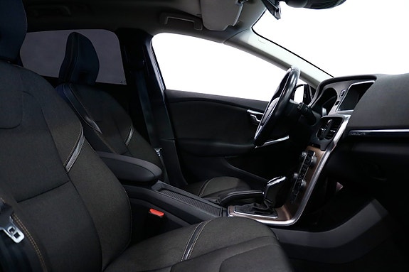 Volvo V40 Cross Country 7 of 21