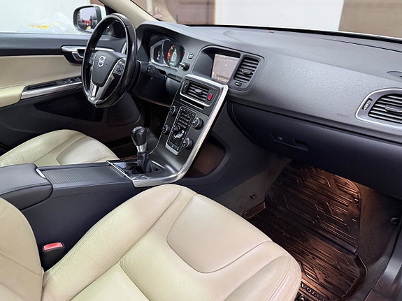 Volvo V60 17 of 20