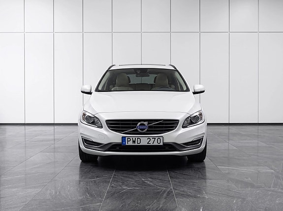 Volvo V60 2 of 20