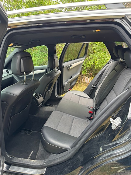 Mercedes-Benz C220 6 of 9