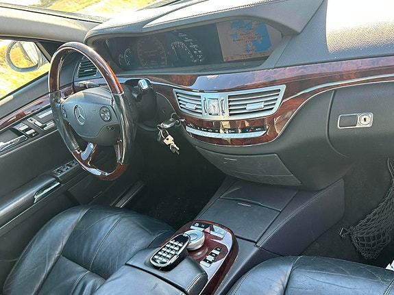 Mercedes-Benz S500 5 of 7