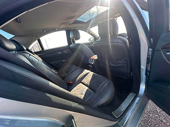 Mercedes-Benz S500 6 of 7