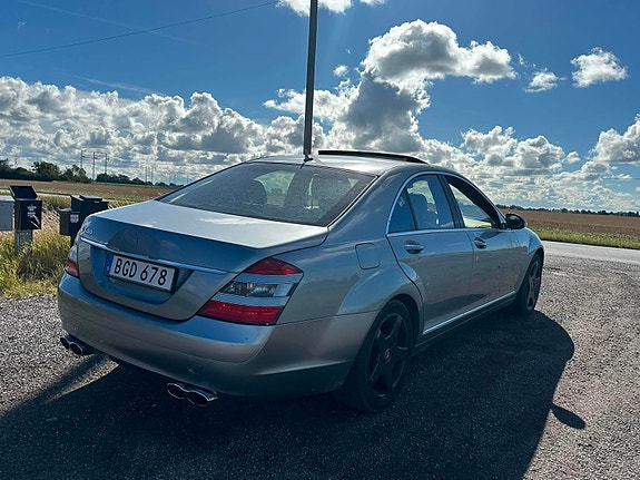 Mercedes-Benz S500 2 of 7