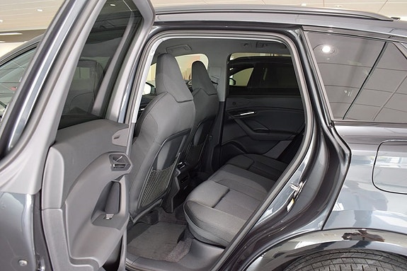 Audi Q6 e-tron 7 of 9