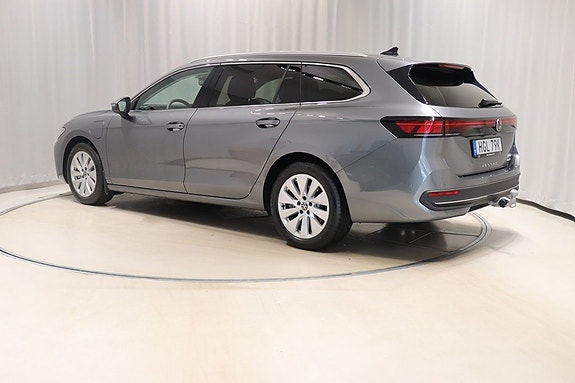 Volkswagen Passat 6 of 12