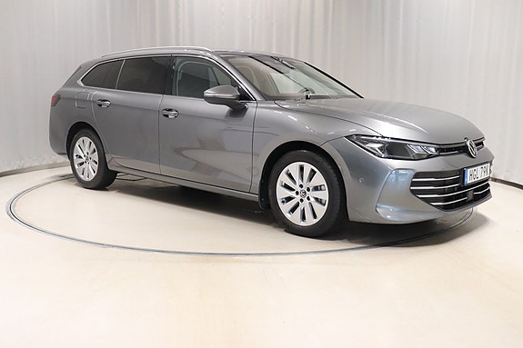 Volkswagen Passat 3 of 12