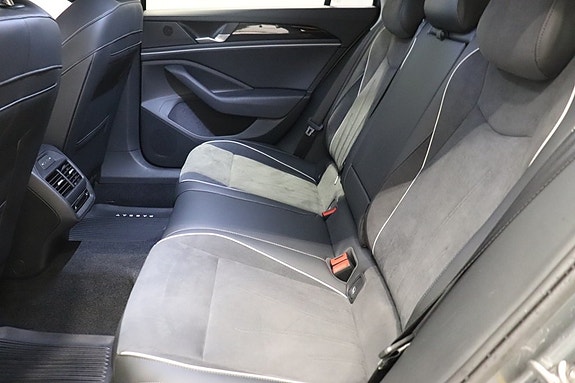 Volkswagen Passat 9 of 12