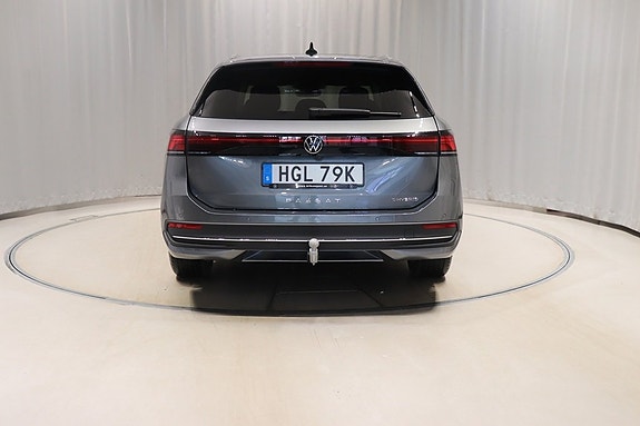 Volkswagen Passat 5 of 12
