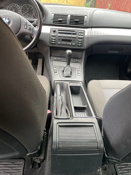 BMW 318i 9 of 12