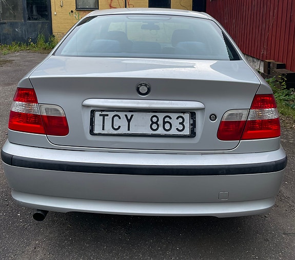 BMW 318i 10 of 12