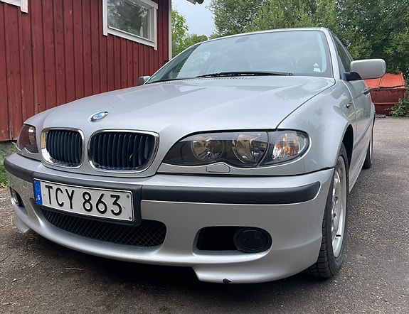 BMW 318i 2 of 12