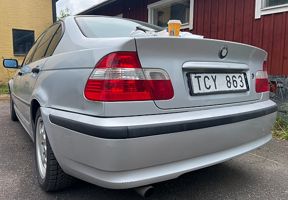 BMW 318i 4 of 12