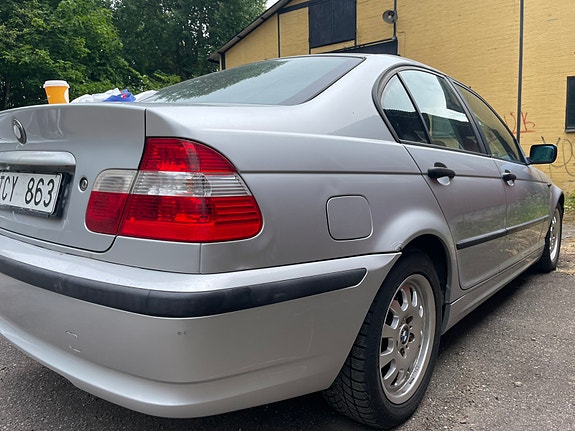 BMW 318i 5 of 12