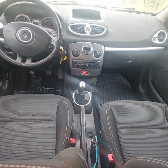Renault Clio 7 of 8