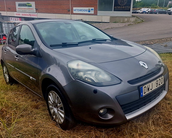 Renault Clio 2 of 8