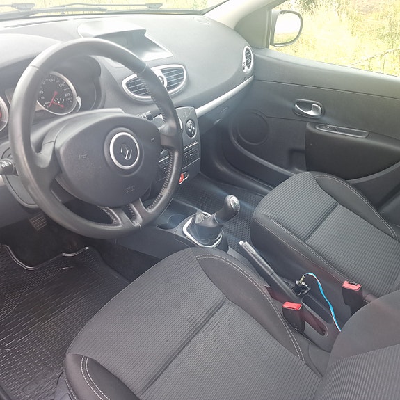 Renault Clio 6 of 8