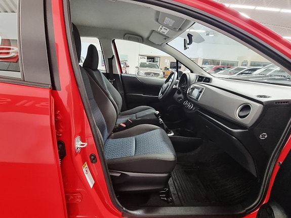 Toyota Yaris 18 of 24