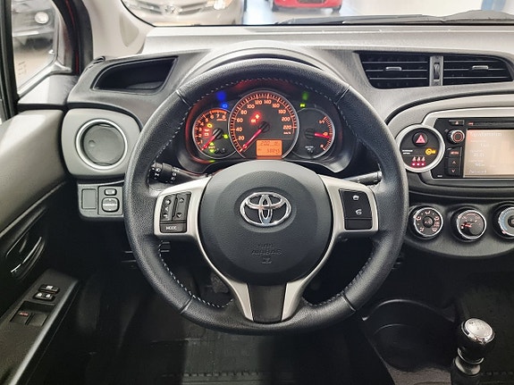 Toyota Yaris 10 of 24