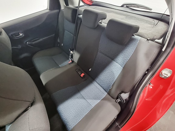 Toyota Yaris 9 of 24
