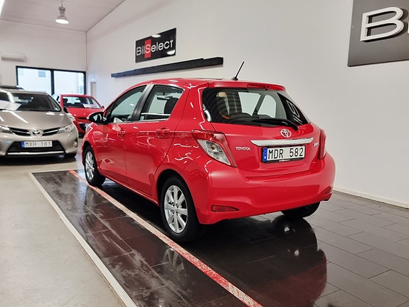 Toyota Yaris 16 of 24
