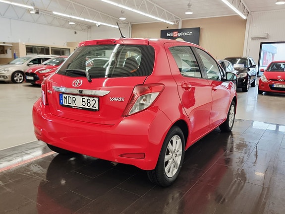 Toyota Yaris 17 of 24