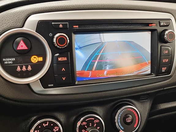 Toyota Yaris 13 of 24