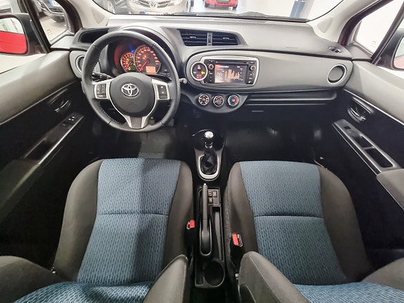 Toyota Yaris 11 of 24