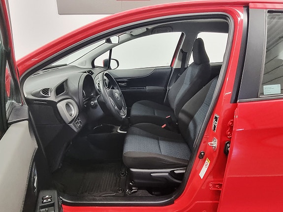 Toyota Yaris 5 of 24