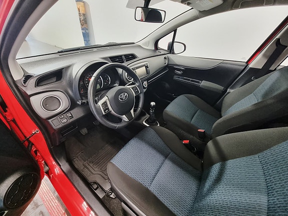 Toyota Yaris 7 of 24