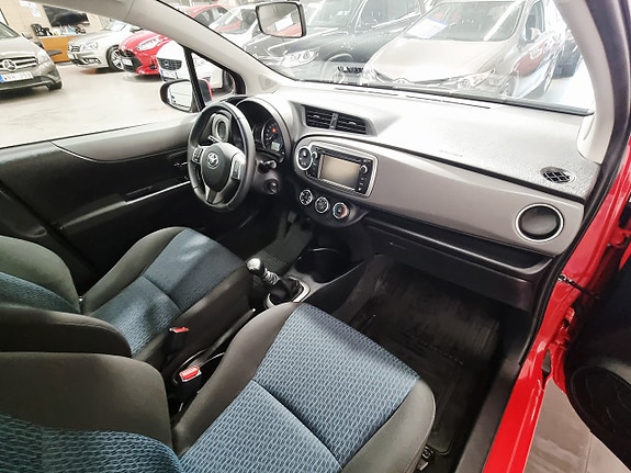 Toyota Yaris 19 of 24