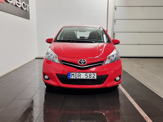 Toyota Yaris 3 of 24