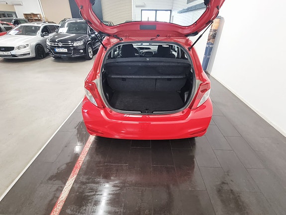 Toyota Yaris 23 of 24