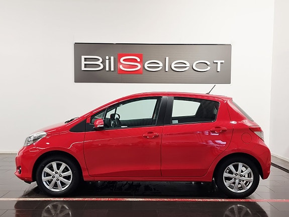 Toyota Yaris 2 of 24