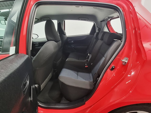 Toyota Yaris 8 of 24
