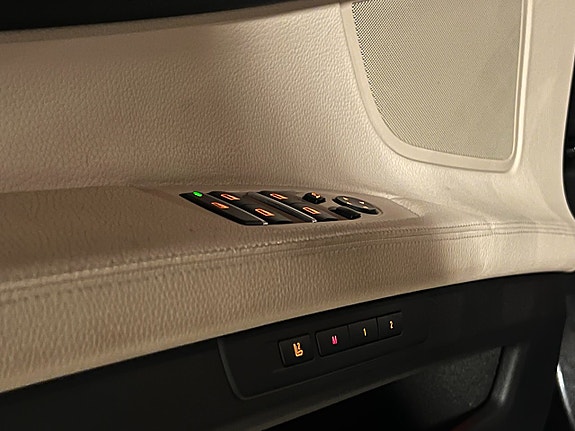 BMW 750i 9 of 10