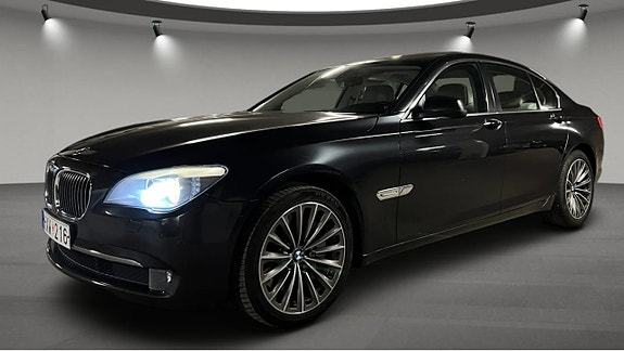 BMW 750i 2 of 10