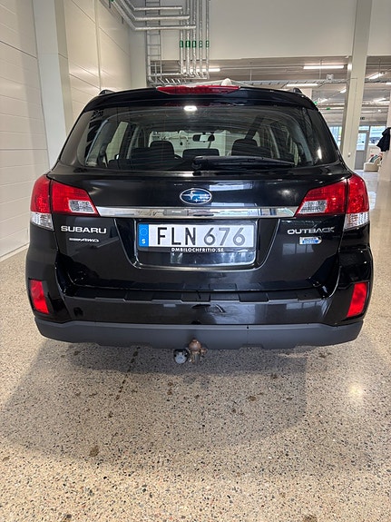 Subaru Outback 3 of 10