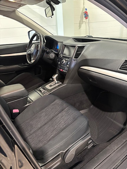 Subaru Outback 4 of 10