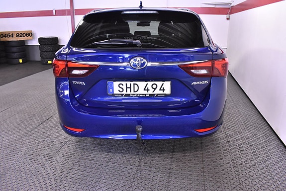 Toyota Avensis 6 of 17