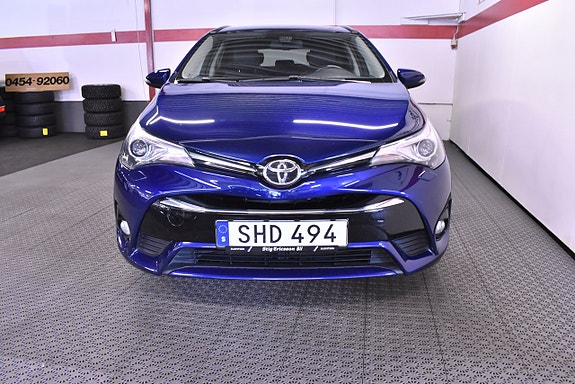 Toyota Avensis 3 of 17