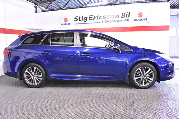 Toyota Avensis 2 of 17