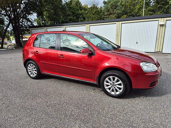 Volkswagen Golf V 2 of 6