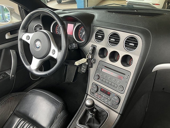 Alfa Romeo Spider 17 of 29